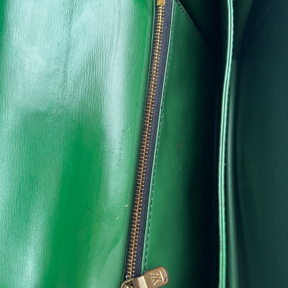 Louis Vuitton Green and Black Epi Clutch. - Picture 7 of 8